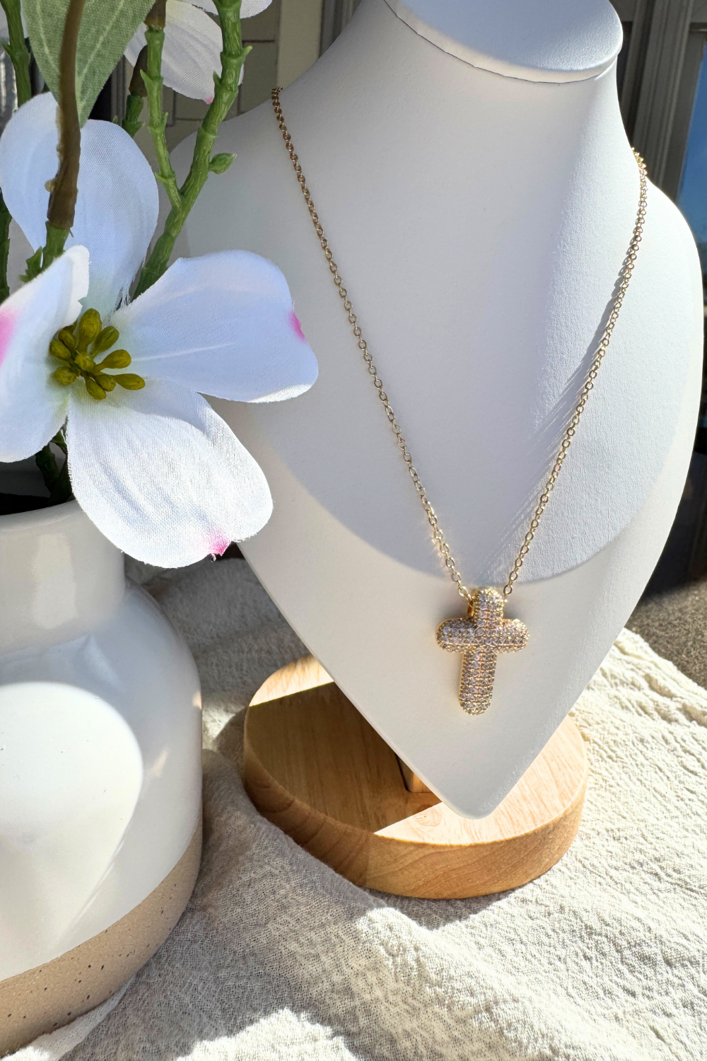 Faith Meets Sparkle: The Bubble Cross Necklace You’ll Wear on Repeat