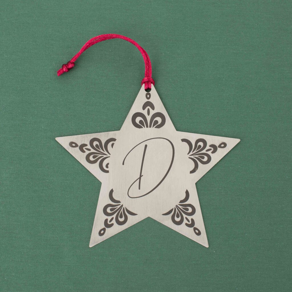 Star-shaped stainless steel ornament with an engraved D monogram